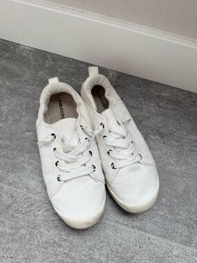 Women’s Maurice’s Pull On White Sneakers